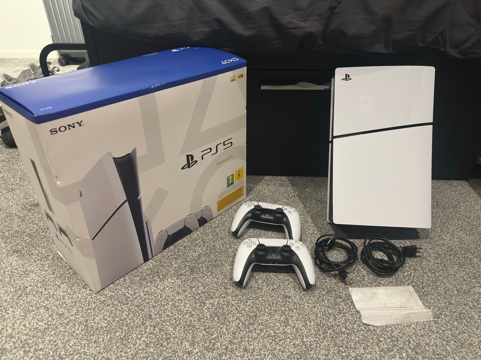 SONY PlayStation 5 Slim 1TB Disk-editie + 2  Controllers, Spelcomputers en Games, Spelcomputers | Sony PlayStation 5, Ophalen of Verzenden