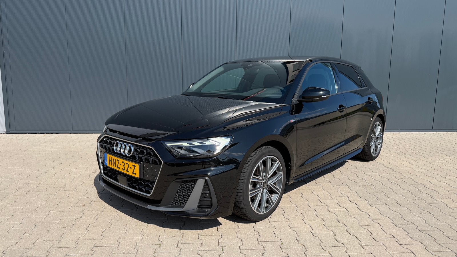 Audi A1 30 Tfsi S Tronic/S Line/Dealer/Matrix/camera/digital, Auto's, Audi, A1, Startonderbreker, Leder en Stof, Zwart