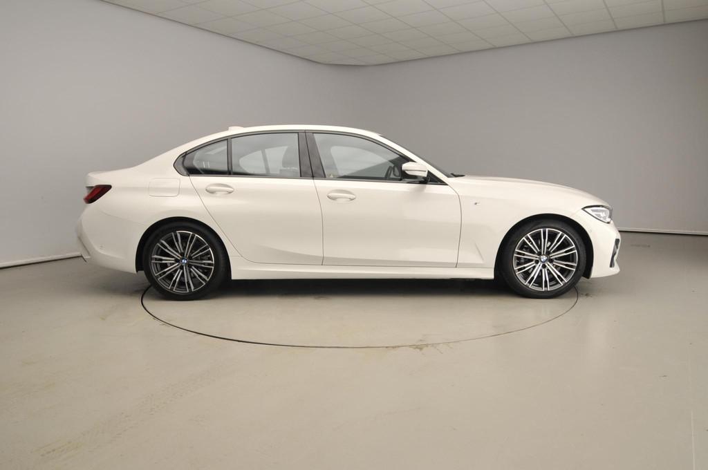 BMW 3 Serie Sedan 318i | M-Sportpakket | LED | Leder | Navig, Auto's, BMW, Automaat, Gebruikt, Euro 6, 1465 kg