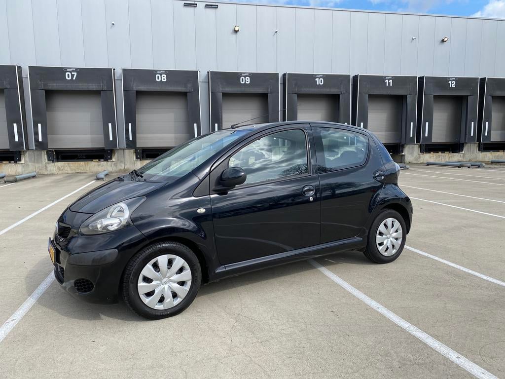 Toyota Aygo 1.0 12V Vvt-i 5DRS 2011 Facelift, Auto's, Voorwielaandrijving, Stof, Euro 6, 4 stoelen
