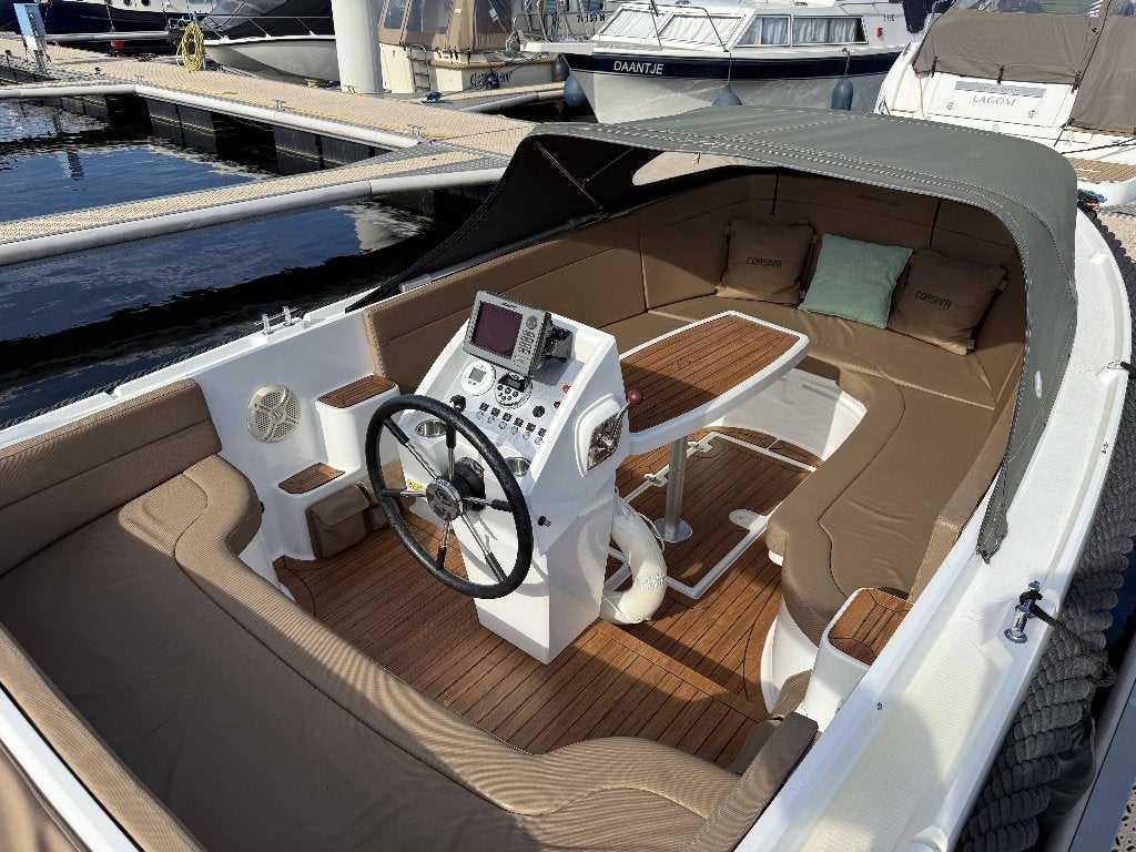 Corsiva 690 Tender (2020) + Mercury 60 pk + PEGA trailer, Watersport en Boten, 60 pk, Tender, Gebruikt, Rondzit
