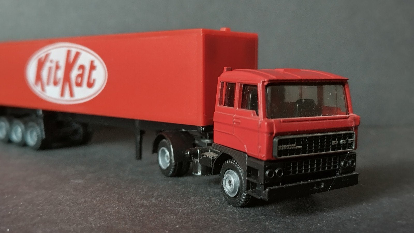 Daf 3300 Kit Kat 1:87 Efsi Holland Pol, Efsi, Zo goed als nieuw, Efsi, Bus of Vrachtwagen