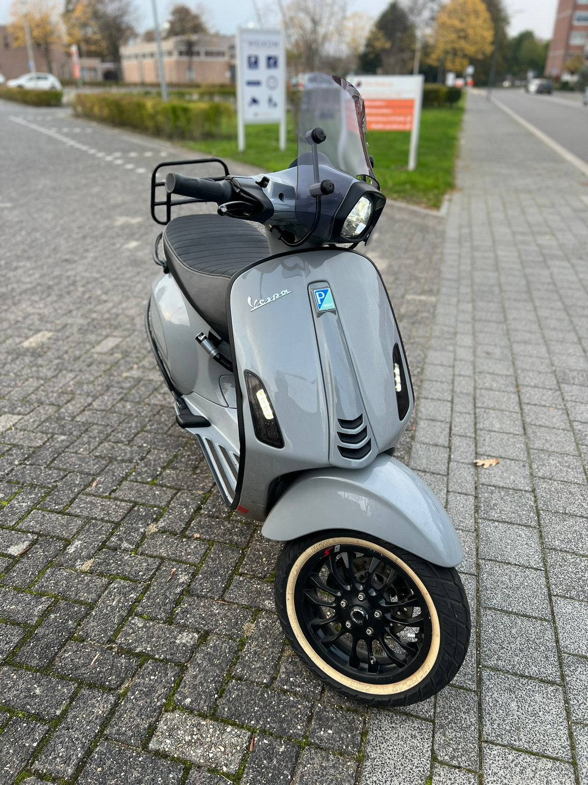 Vespa sprint 2019, Fietsen en Brommers, Scooters | Vespa, Ophalen of Verzenden, Zo goed als nieuw, Benzine