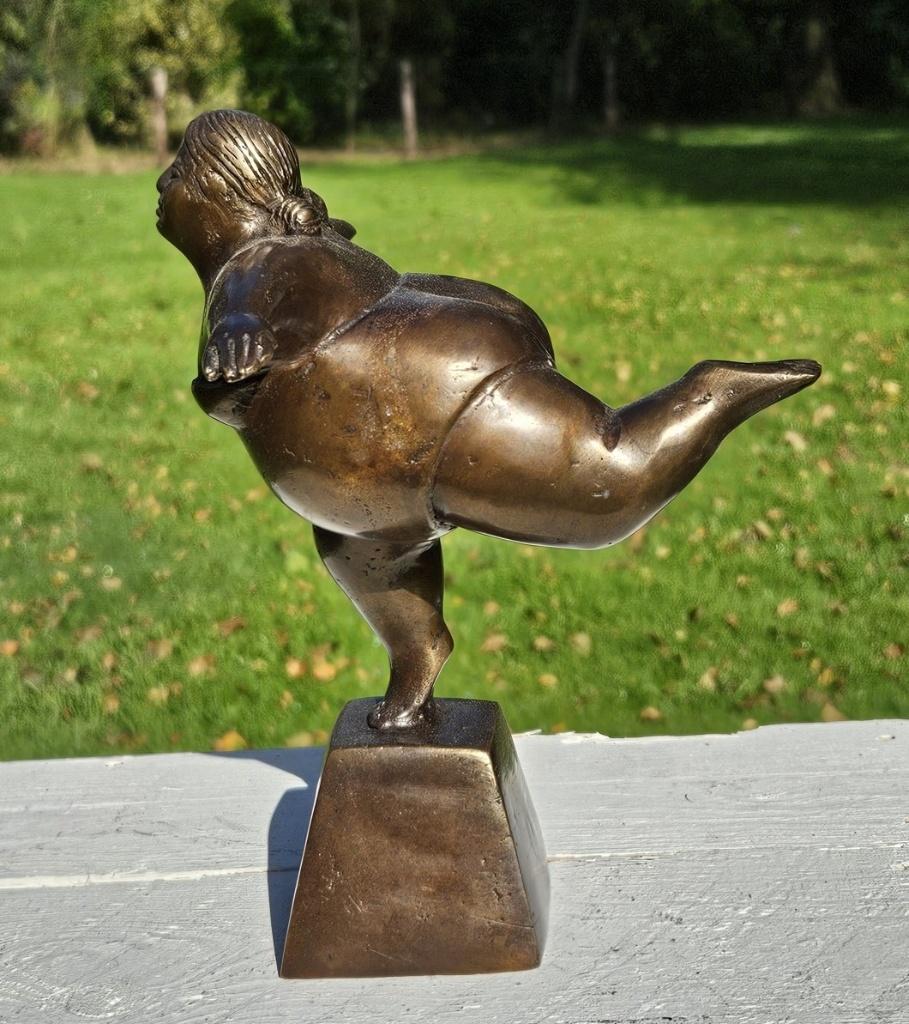 DIKKE DAME / bronzen beeld / linkerbeen naar achter, Ophalen of Verzenden, Handgemaakt, Brons, Beeld