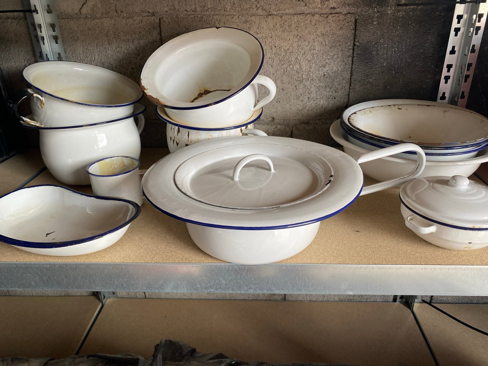 Antiek emaille bedpan en ander emaille servies, Ophalen of Verzenden