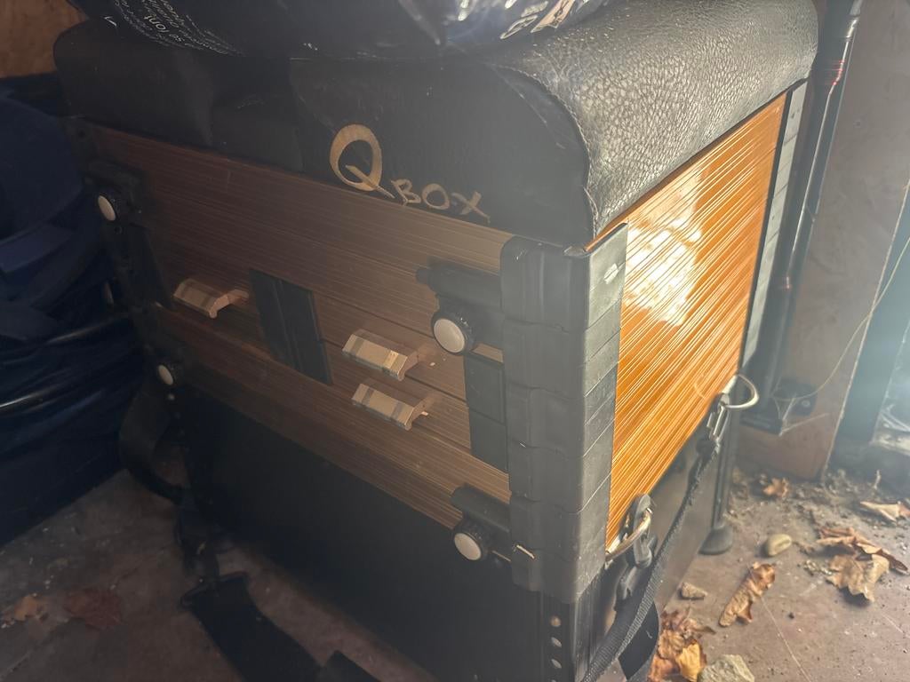 Q-Box viskoffer met zitje en lades, Ophalen, Gebruikt, Koffer of Tas