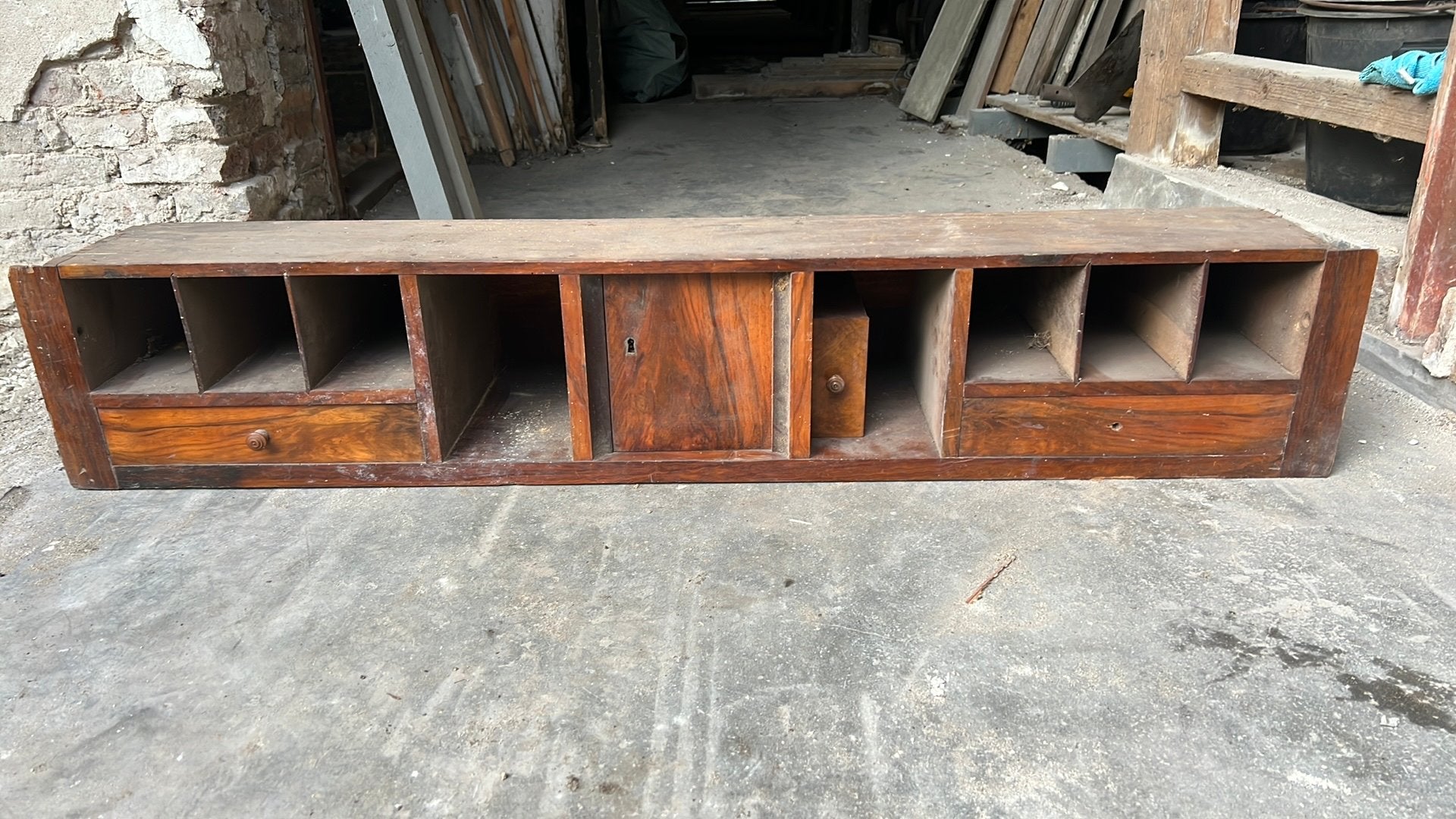Vintage houten toonbank dressoir kast met lades en planken, Antiek en Kunst, Antiek | Meubels | Kasten, Ophalen