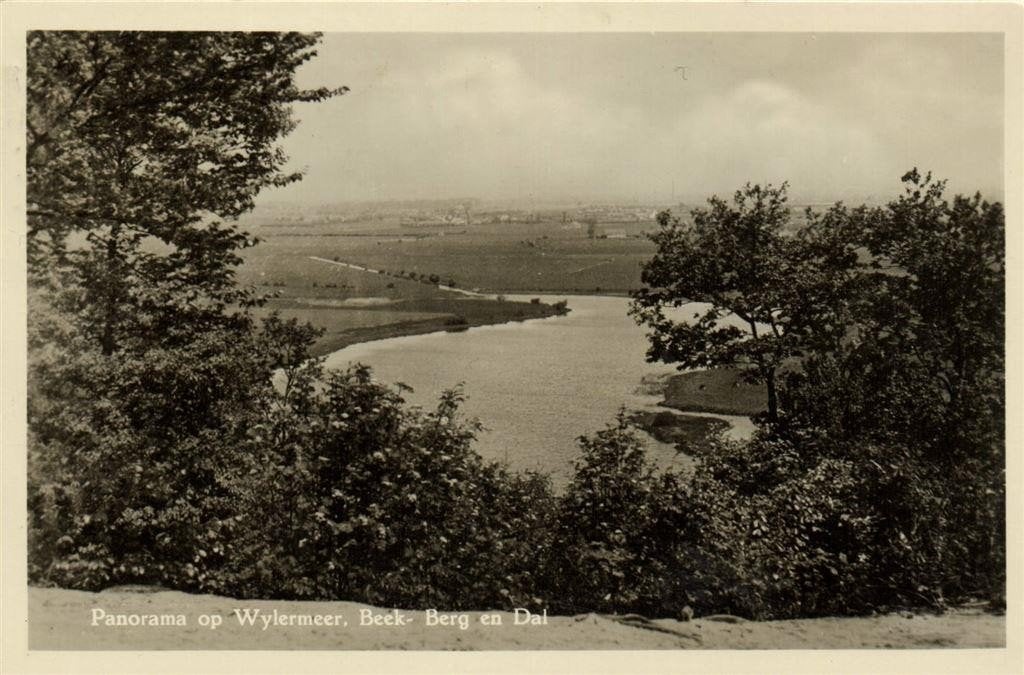Panorama op Wylermeer, Beek- Berg en Dal - 1957 gelopen, Verzamelen, Ansichtkaarten | Nederland, Ophalen of Verzenden, 1940 tot 1960