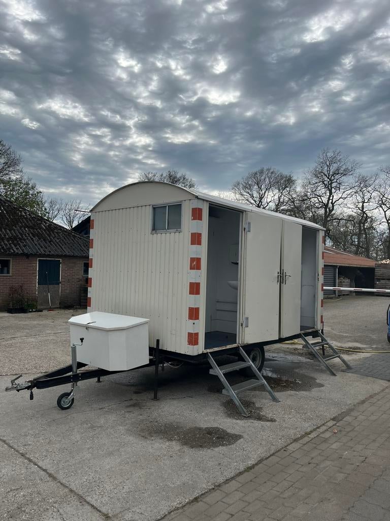 Toiletwagen wc wagen sanitairwagen huren