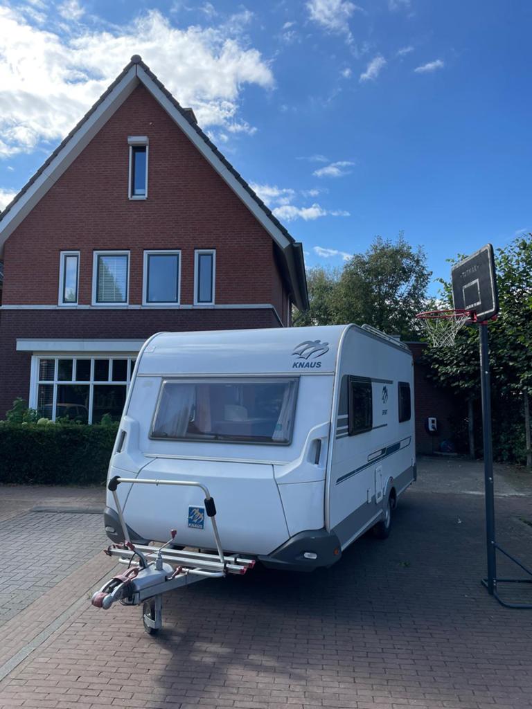 Knaus sport met zakluifel en mover, Caravans en Kamperen, Caravans, Particulier, tot en met 4, Rondzit, Knaus, Vast bed, 5 tot 6 meter