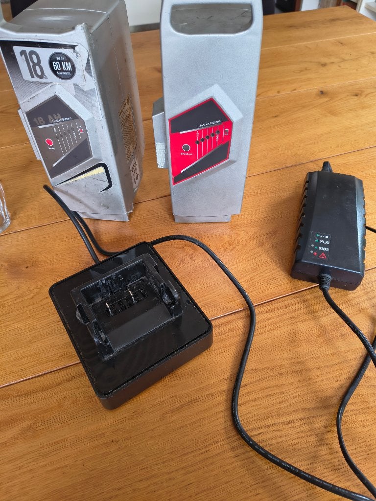 voor flyer, kalkhoff 26v, 2x accu met lader bmz derby cycle, Ophalen, Gebruikt