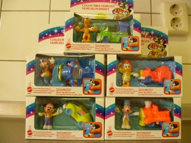 Mattel 1993 Disney serie 5 fig in auto Mickey Mouse, Pluto, Verzamelen, Ophalen of Verzenden, Mickey Mouse, Nieuw, Beeldje of Figuurtje