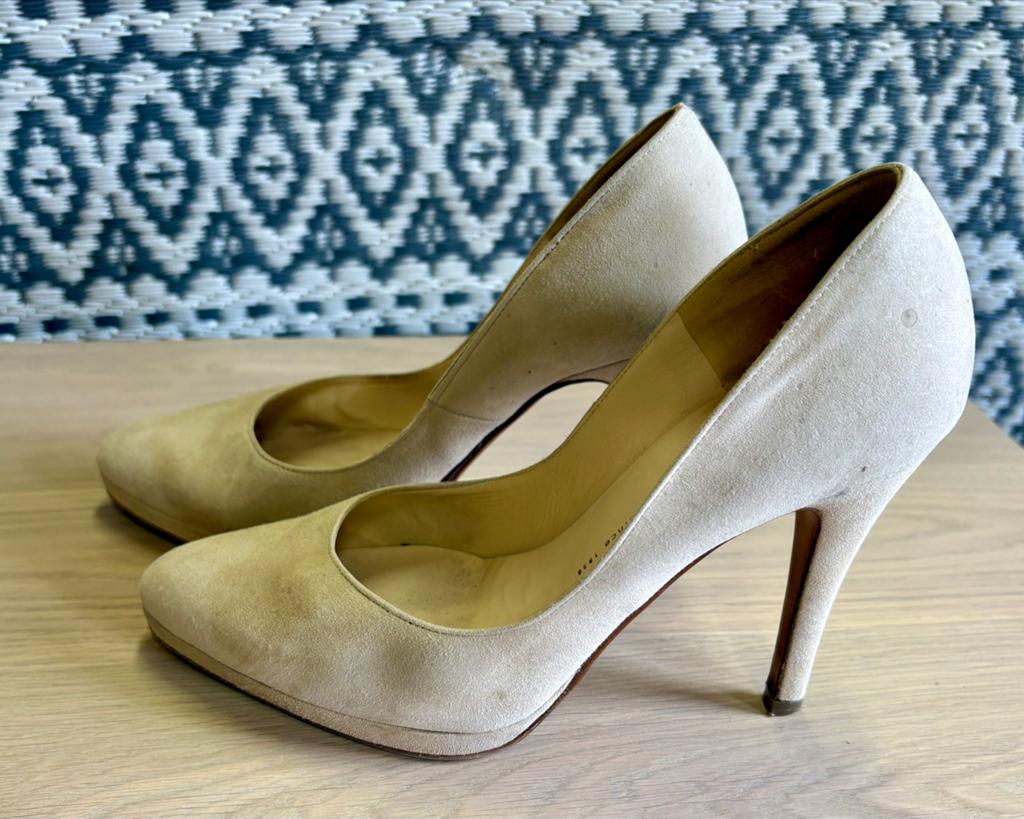 Lichte suede pumps mt6,5, Ophalen of Verzenden, Gedragen, Beige, Pumps