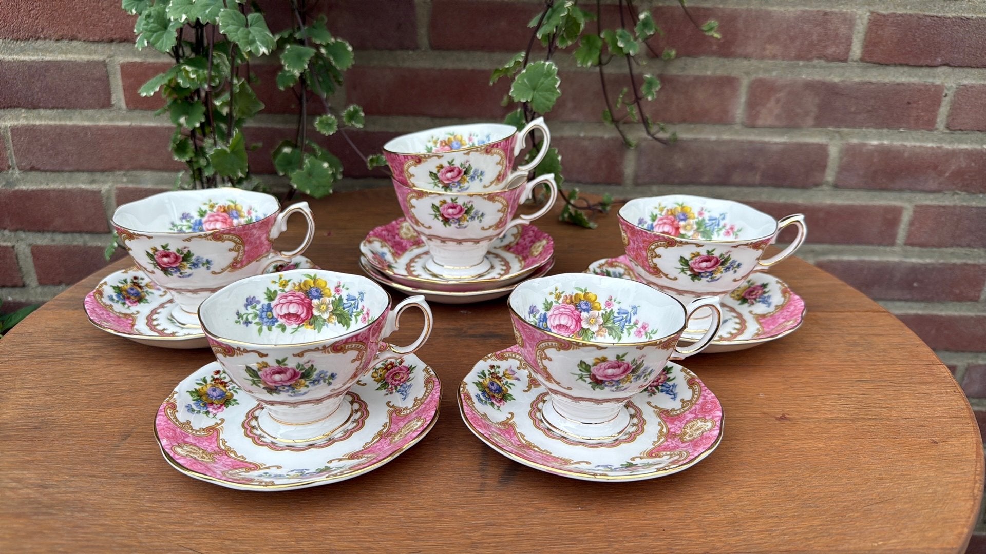 Royal albert lady carlyle kop en schotels 6 stuks, Antiek en Kunst, Antiek | Servies los, Ophalen
