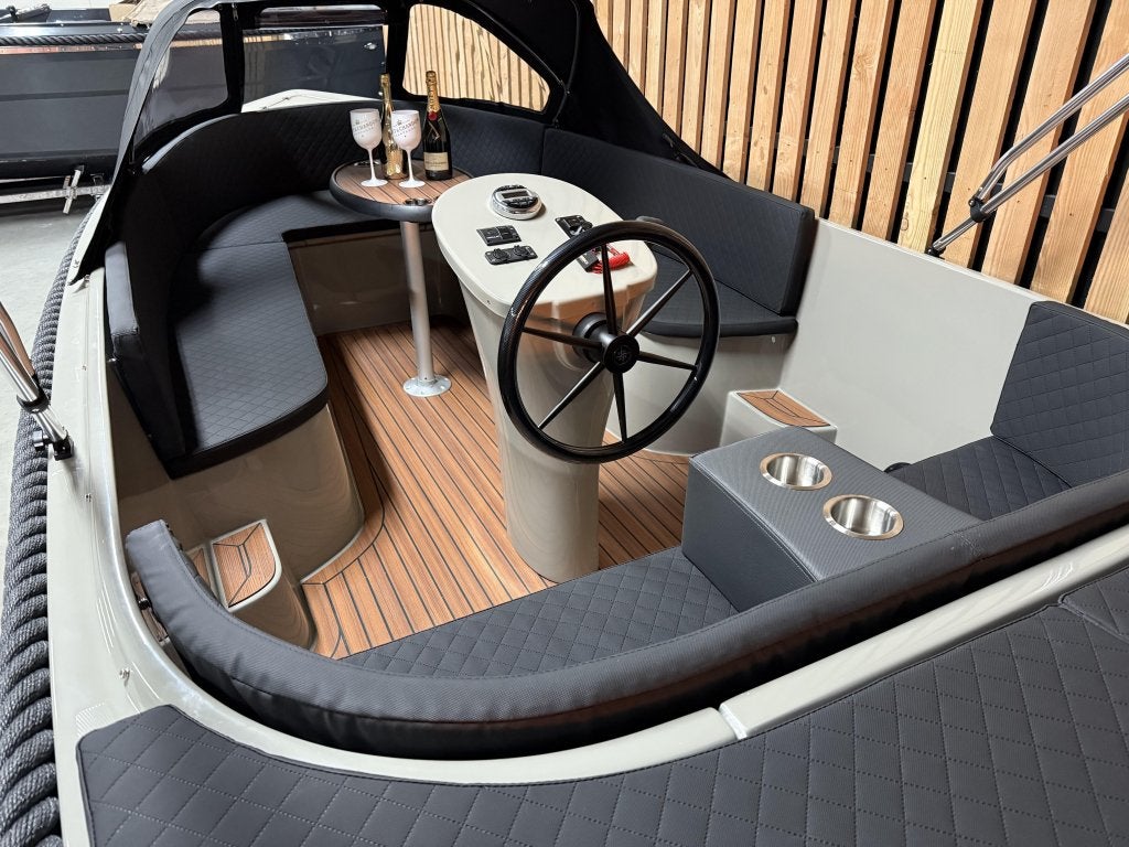 Nieuwe MAASSLOEP 570 'CARBONEDITION' 20PK HONDA AUDIO OPTIES, Watersport en Boten, Tender, 6 m, 2 m, Zonnedek