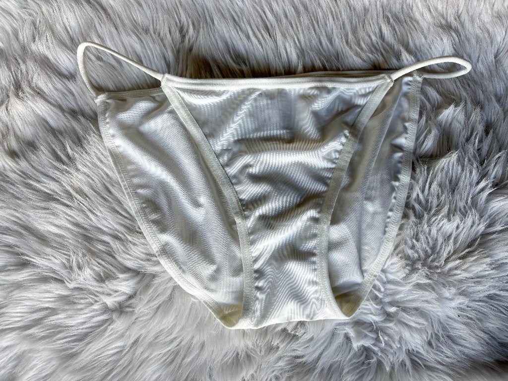 Wit slipje met dunne touwtjes - M/L, Verzenden, Wit, Slip