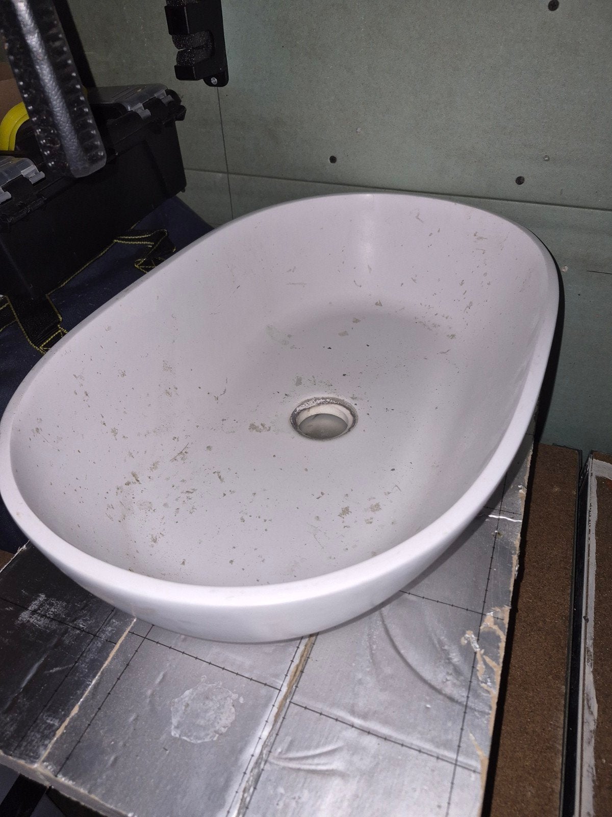 Wastafel ovaal, moet schoongemaakt worden, Ophalen, Gebruikt, Wastafel