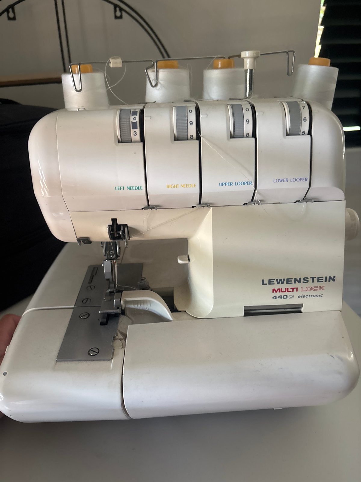 Lewenstein Multi Lock 440D lockmachine - voetpedaal mist, Ophalen, Gebruikt, Lockmachine, Lewenstein