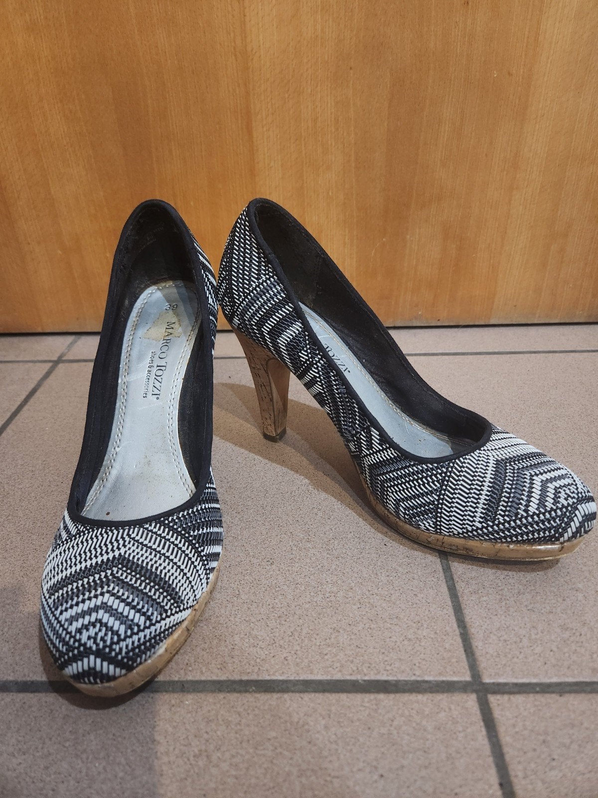 Marco Tozzi pumps, zwart/wit, maat 39 (valt als 38,5), Pumps, Zwart, Marco Tozzi, Ophalen of Verzenden