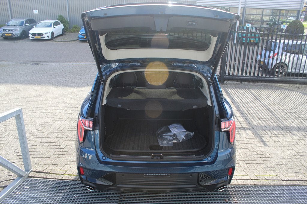 Lynk & Co 01 1.5 Night Edition Blue & Black. Panoramadak/360, Auto's, Lynk & Co, 12 maanden, Stof, Euro 6, Blauw