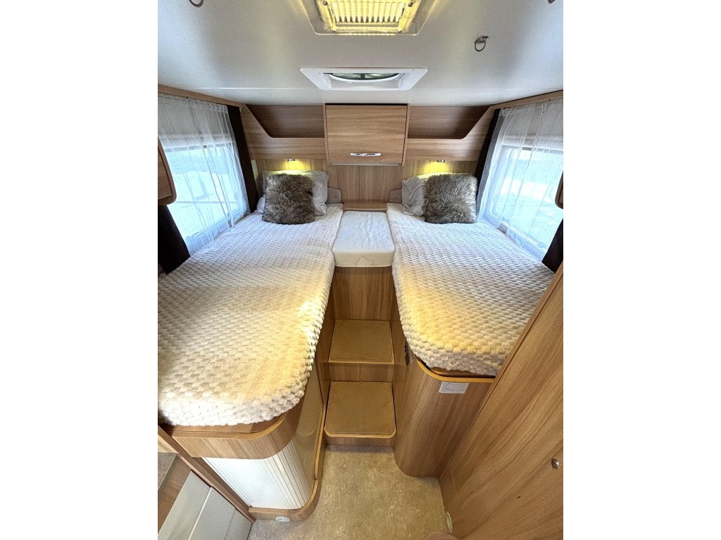 Challenger Genesis 68 ENKELE BEDDEN EURO 5 BEARLOCK TREKHAAK, Standaard zit, Ringverwarming, Fiat, Bedrijf