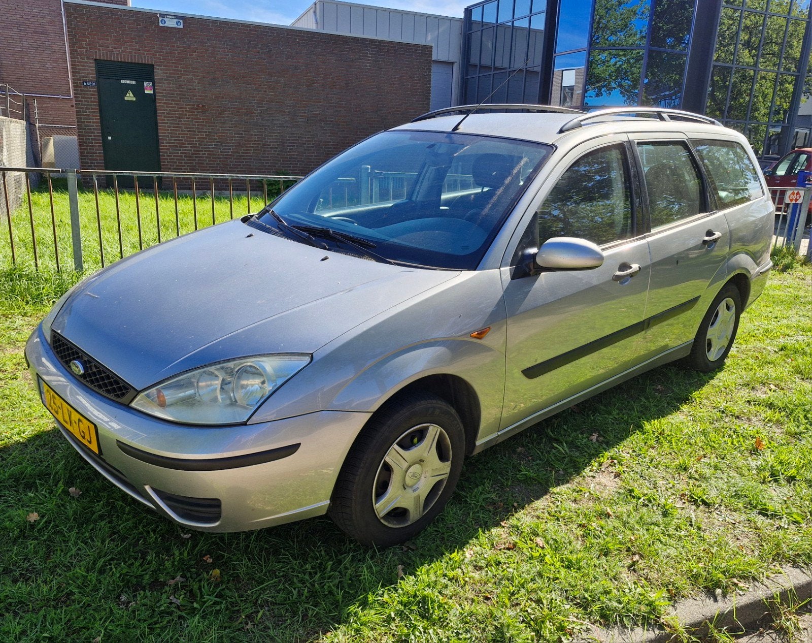 Ford Focus 1.6I 74KW 2003 Grijs, 1596 cc, 15 km/l, 4 cilinders, 100 pk