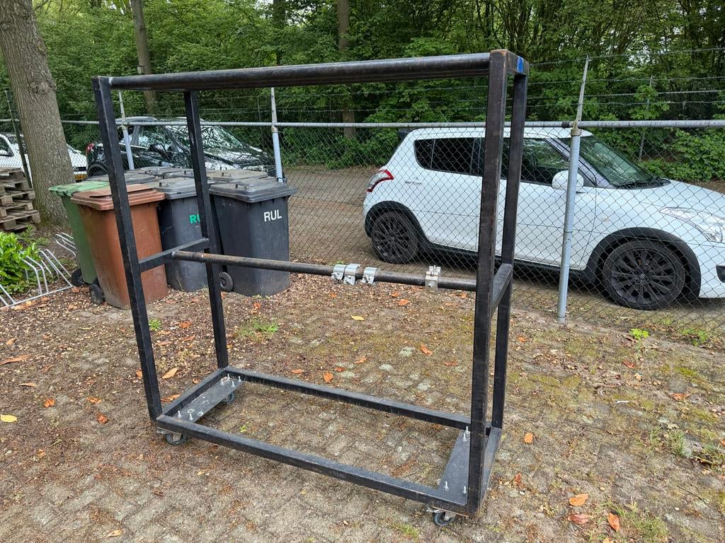 Transport trolley voor lampen met trusshaken, Ophalen
