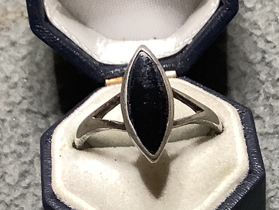 ZILVER RING MET ONYX EDELSTEEN GEMERKT 925, Verzenden, Zilver, Ring, Met edelsteen