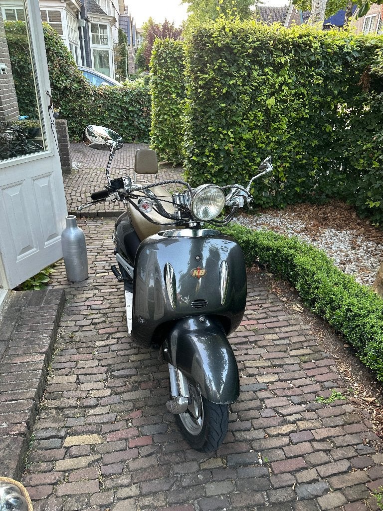 Scooter killerbee retro, Zo goed als nieuw, Benzine, Ophalen, Overige merken