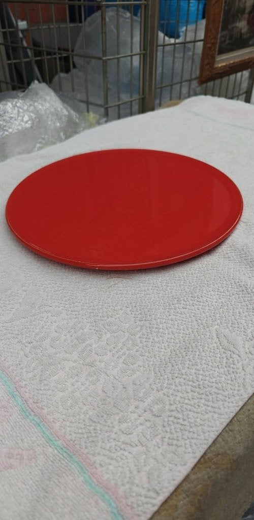 plateau schaal in helder rood keramiek 30 cm, Huis en Inrichting, Keramiek, Ophalen of Verzenden, Overige stijlen, Schaal of Schalen