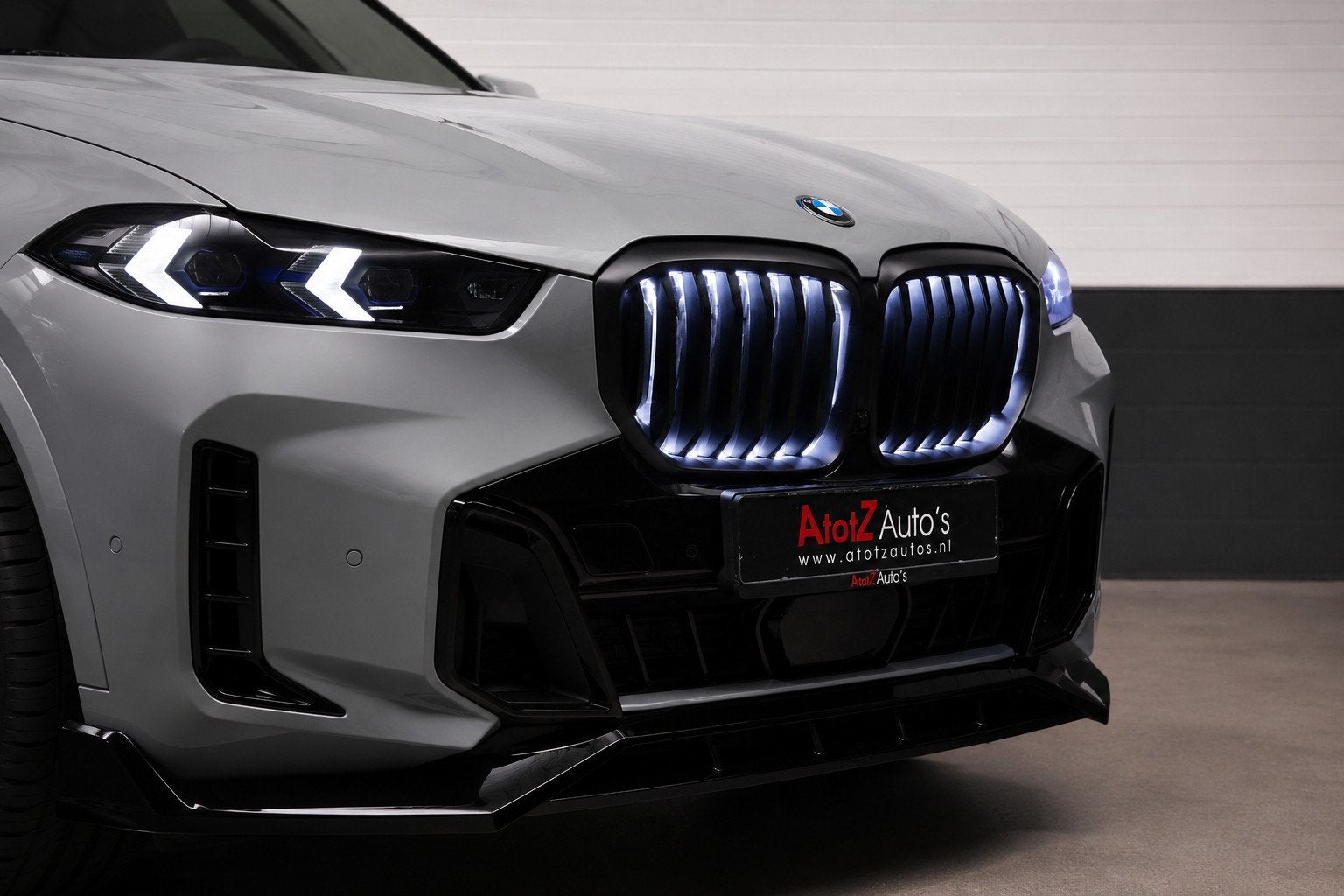 BMW X5 XDrive50e Pano H&K Massage Active Steering HUD 360*, Gebruikt, 2395 kg, Bedrijf, 489 pk