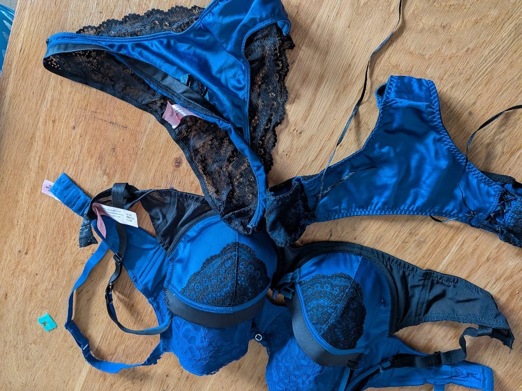 Bh 75 e slip en string maat l nieuwstaat, Hunkemöller, Ophalen of Verzenden, Blauw, BH