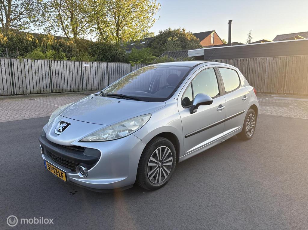 Peugeot 207 1.4-16V 2009 Weinig km Nette auto, Voorwielaandrijving, 4 cilinders, 49 €/maand, Bedrijf
