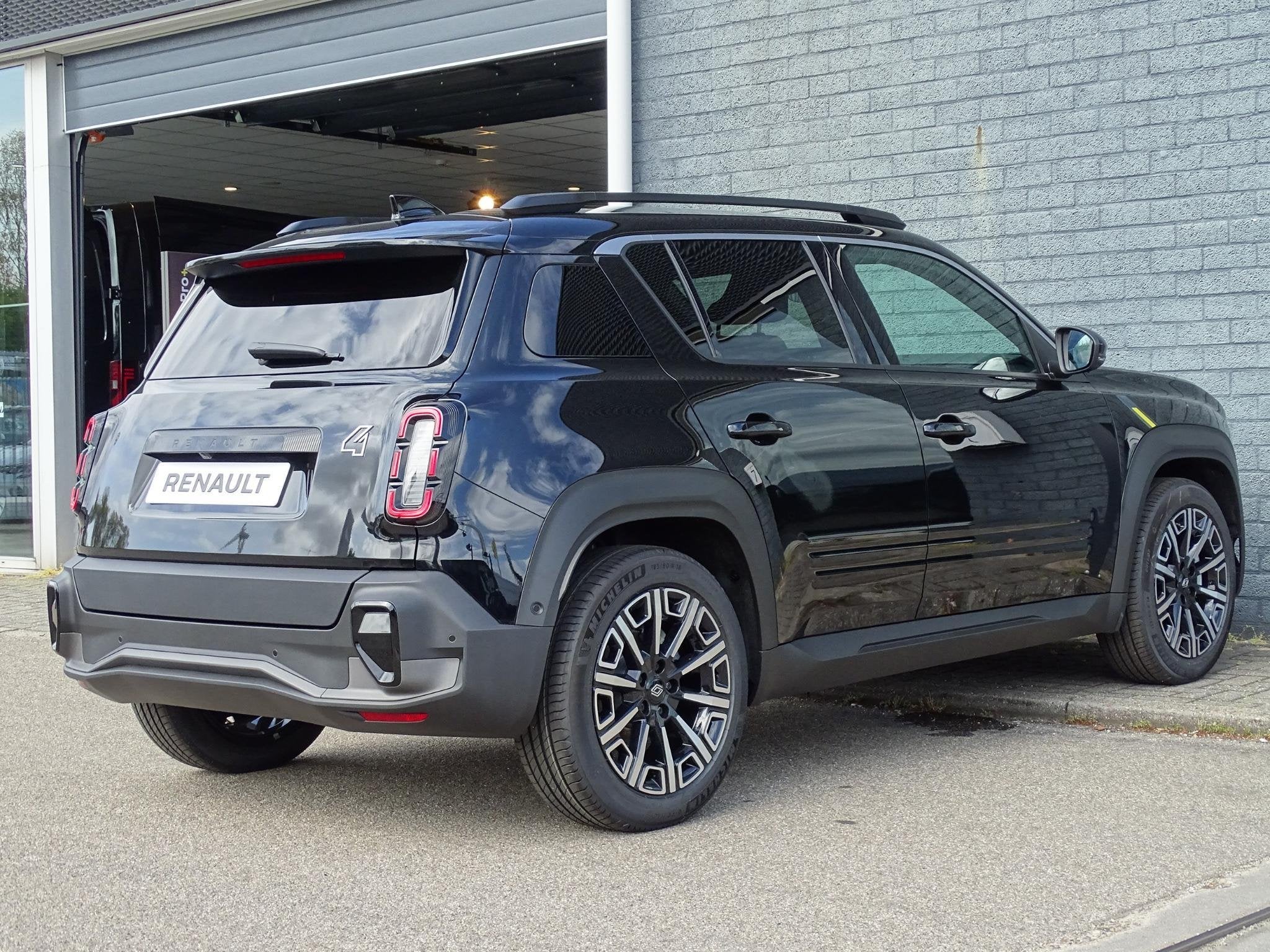 Renault 4 comfort range iconic 52 kWh | DEMO | HARMAN KARDON, Auto's, Renault, Automatische klimaatregeling, Leder en Stof, Zwart
