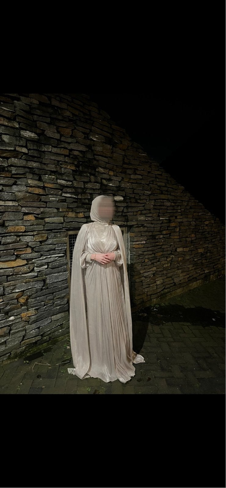 Elegante champagnekleurige galajurk met cape, Ophalen of Verzenden, Zo goed als nieuw, Beige, Galajurk