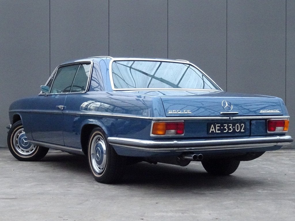 Mercedes-Benz 200-280 (W114) 250 C * GRATIS RIJDEN* !, Auto's, Automaat, Achterwielaandrijving, 2496 cc, Blauw