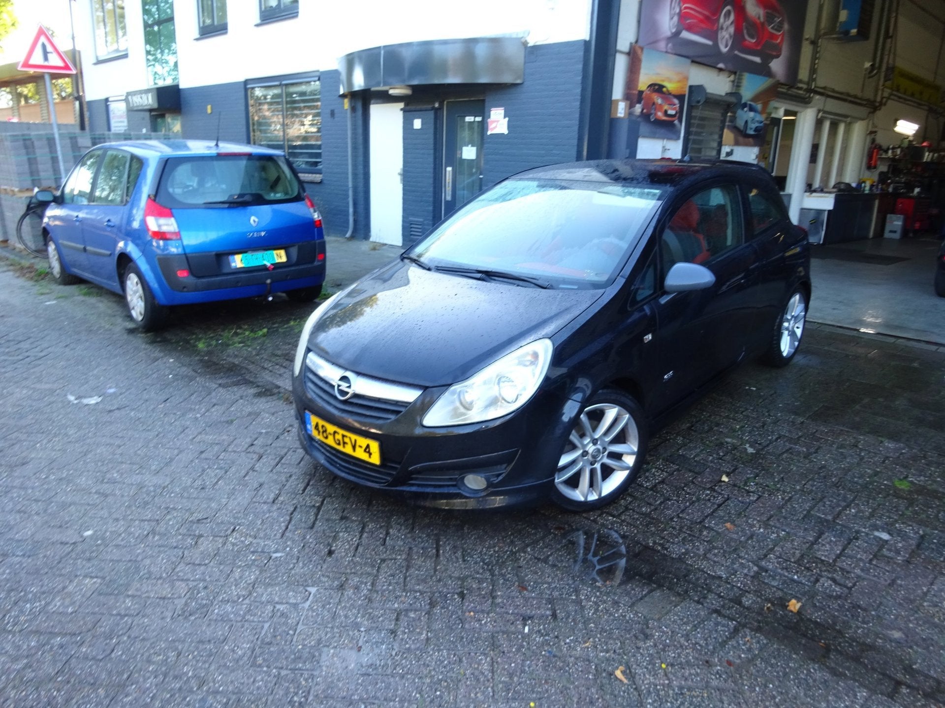 Opel Corsa 1.4-16V Enjoy MET APK AIRCO WERKT, Voorwielaandrijving, 4 cilinders, Zwart, Origineel Nederlands