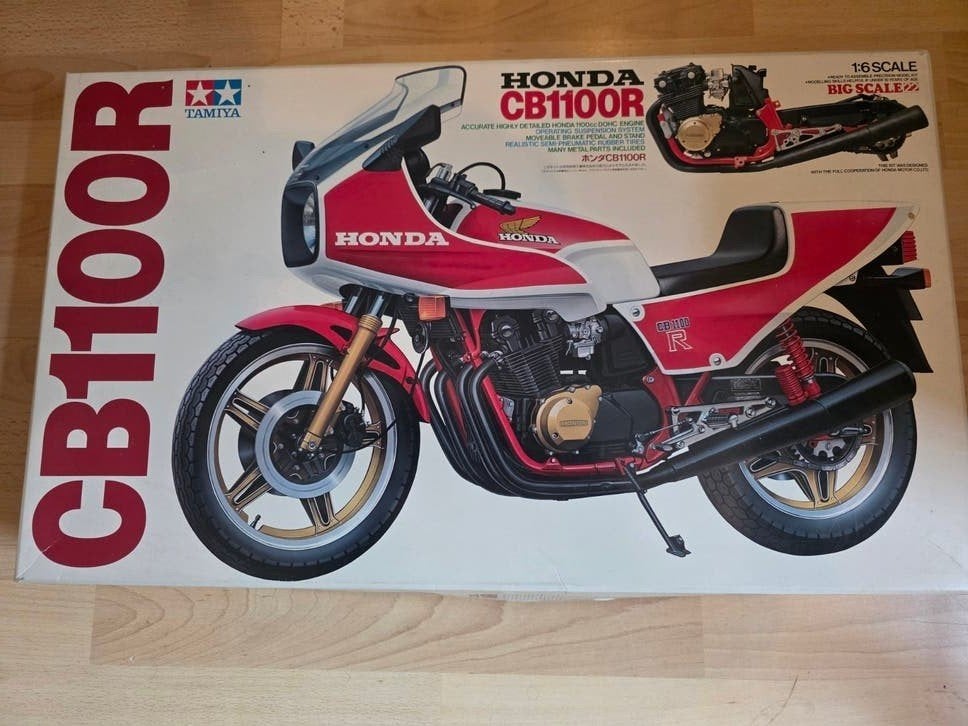 HONDA CB 1100R TAMIYA 1/6 1ste uitgave in  nieuwstaat, Auto, Groter dan 1:32, Ophalen of Verzenden, Zo goed als nieuw