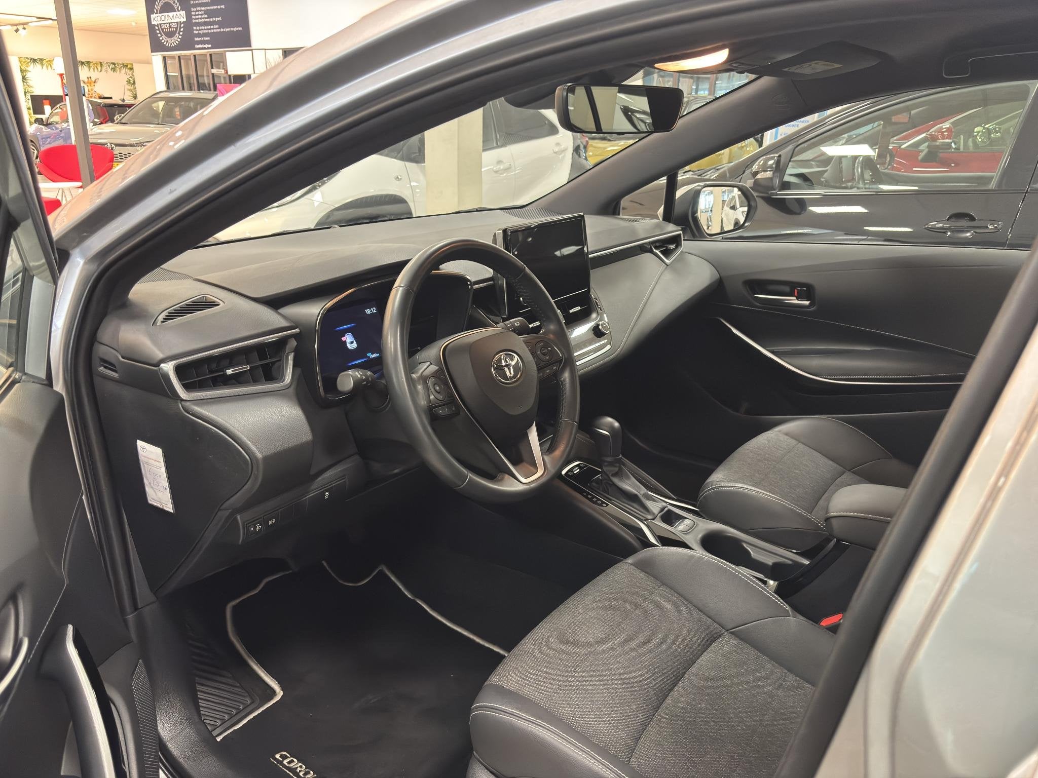 Toyota Corolla 1.8 Hybrid Dynamic, 450 kg, Gebruikt, 4 cilinders, Stoelverwarming