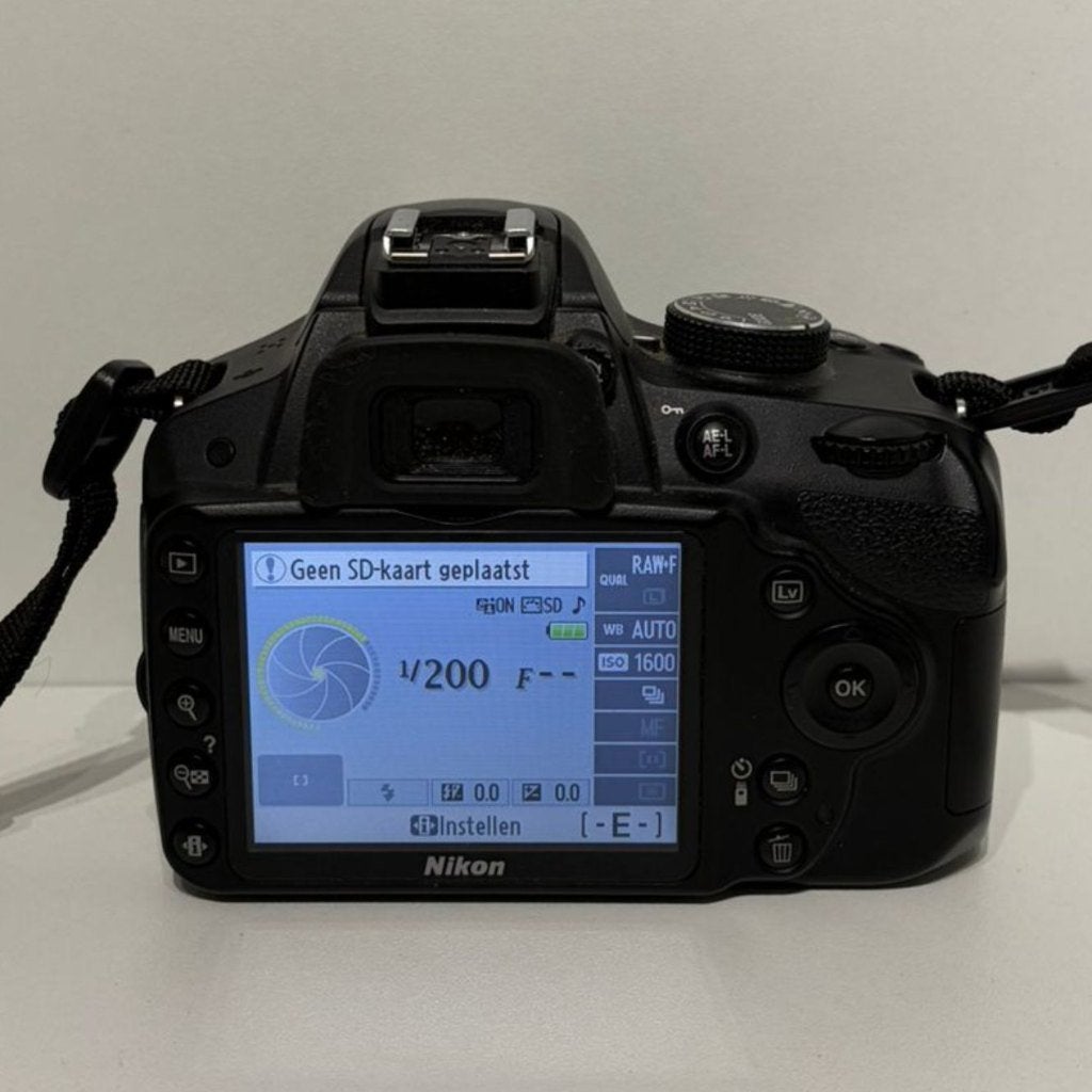 Nikon D3200 Digitale Camera Losse Body + Lader Nette Staat, Ophalen of Verzenden, Zo goed als nieuw
