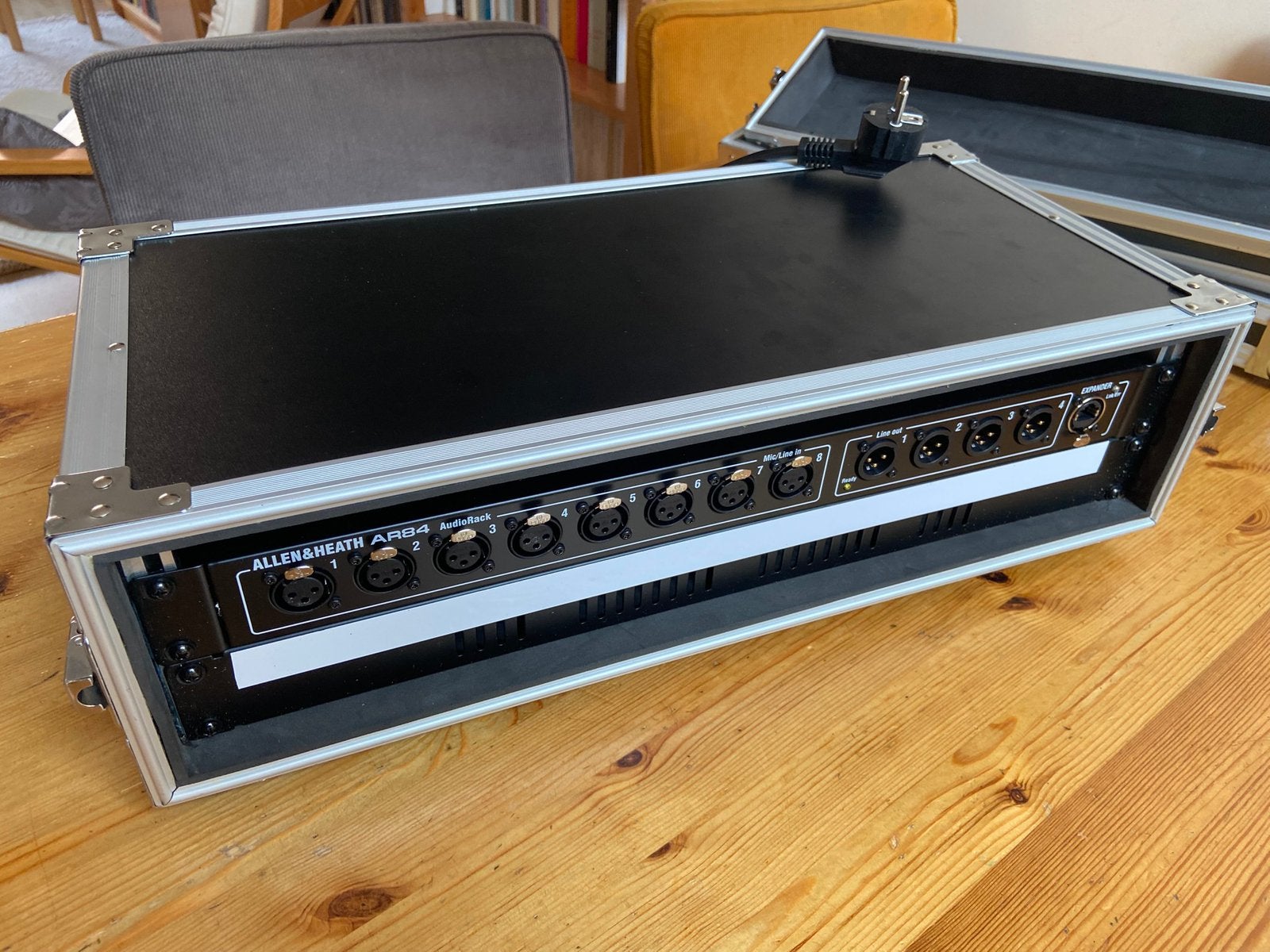 Allen&Heath AR84 stagebox in flightcase als nieuw, Ophalen of Verzenden, Zo goed als nieuw, Minder dan 500 watt, P.A.