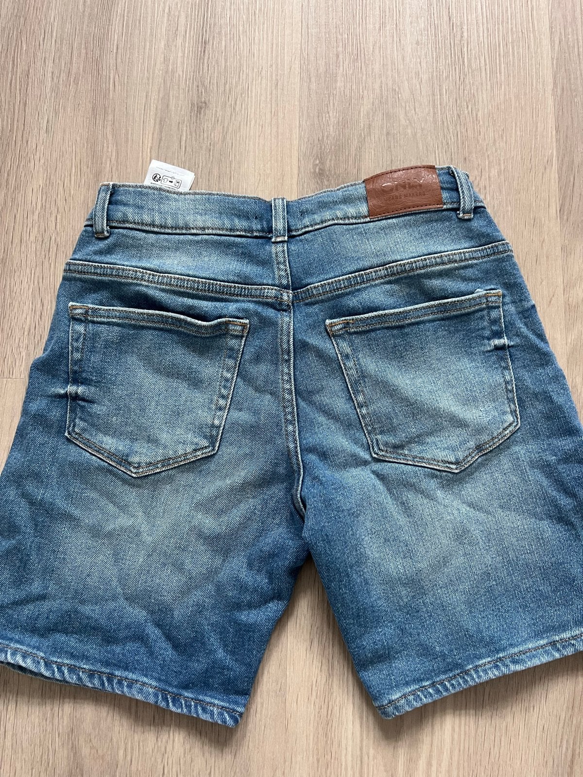 2x korte broek: ONLY spijkerbroek en WE donkerblauwe broek, Ophalen of Verzenden, Zo goed als nieuw, Jongen, Broek