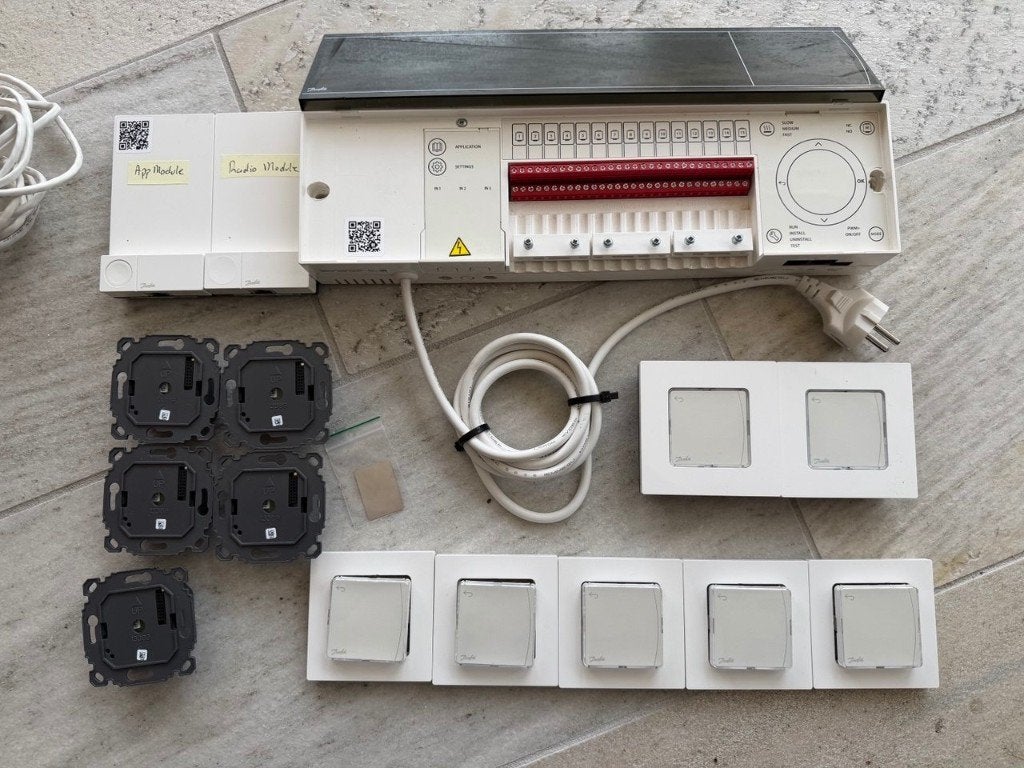 Complete Danfoss Icon regeling Kit (15 kanalen), Doe-het-zelf en Verbouw, Verwarming en Radiatoren, Gebruikt, Minder dan 30 cm