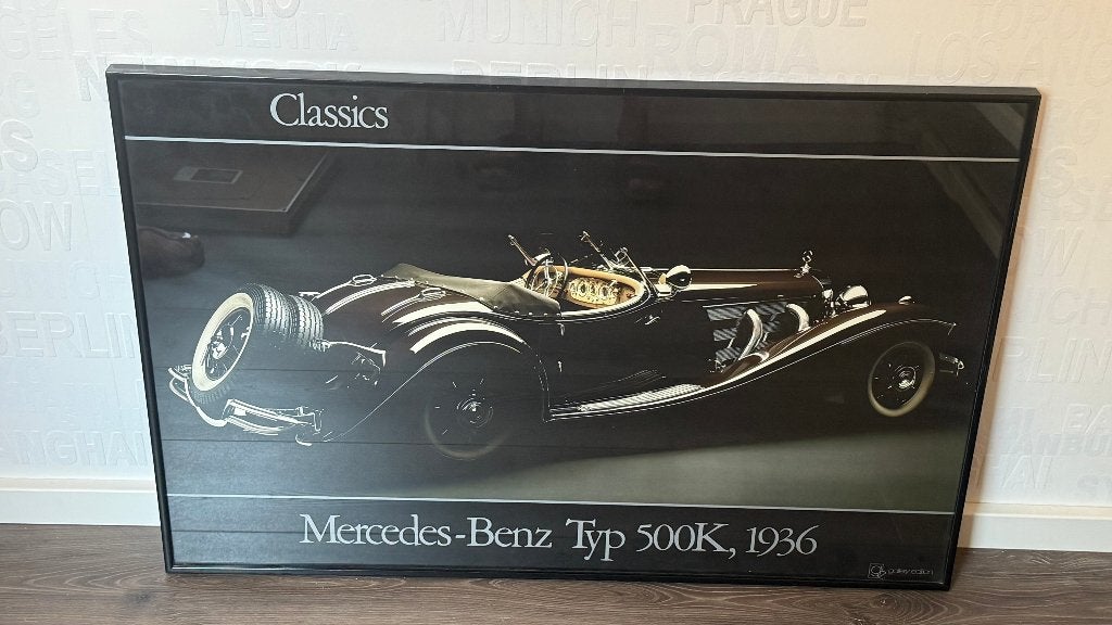 Mercedes-Benz type 500K 1936 poster in zwart aluminium lijst, Ophalen, Met lijst, Deurposter of groter, Rechthoekig Liggend
