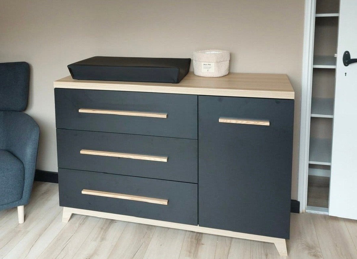 Babykamer set: Ledikant en Commode - Zwart/Hout, Ophalen, 70 tot 85 cm, 140 tot 160 cm, Zo goed als nieuw