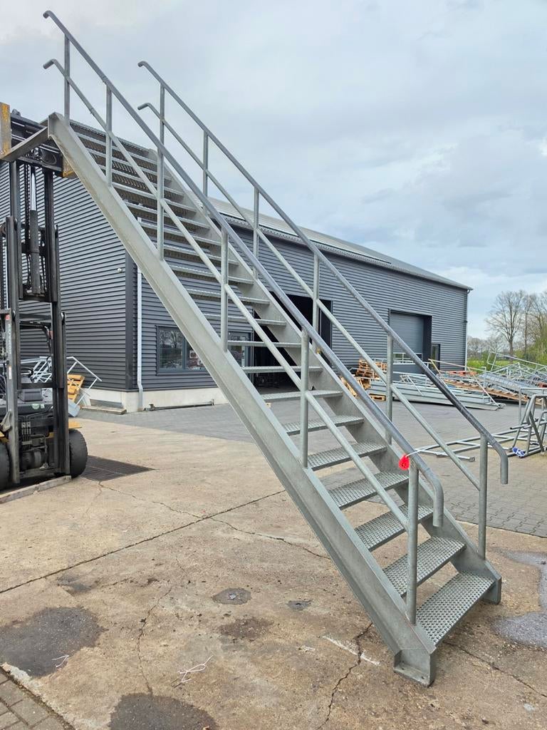 Stalen trap 4mtr nor042, Doe-het-zelf en Verbouw, Ladders en Trappen, Ophalen, 2 tot 4 meter