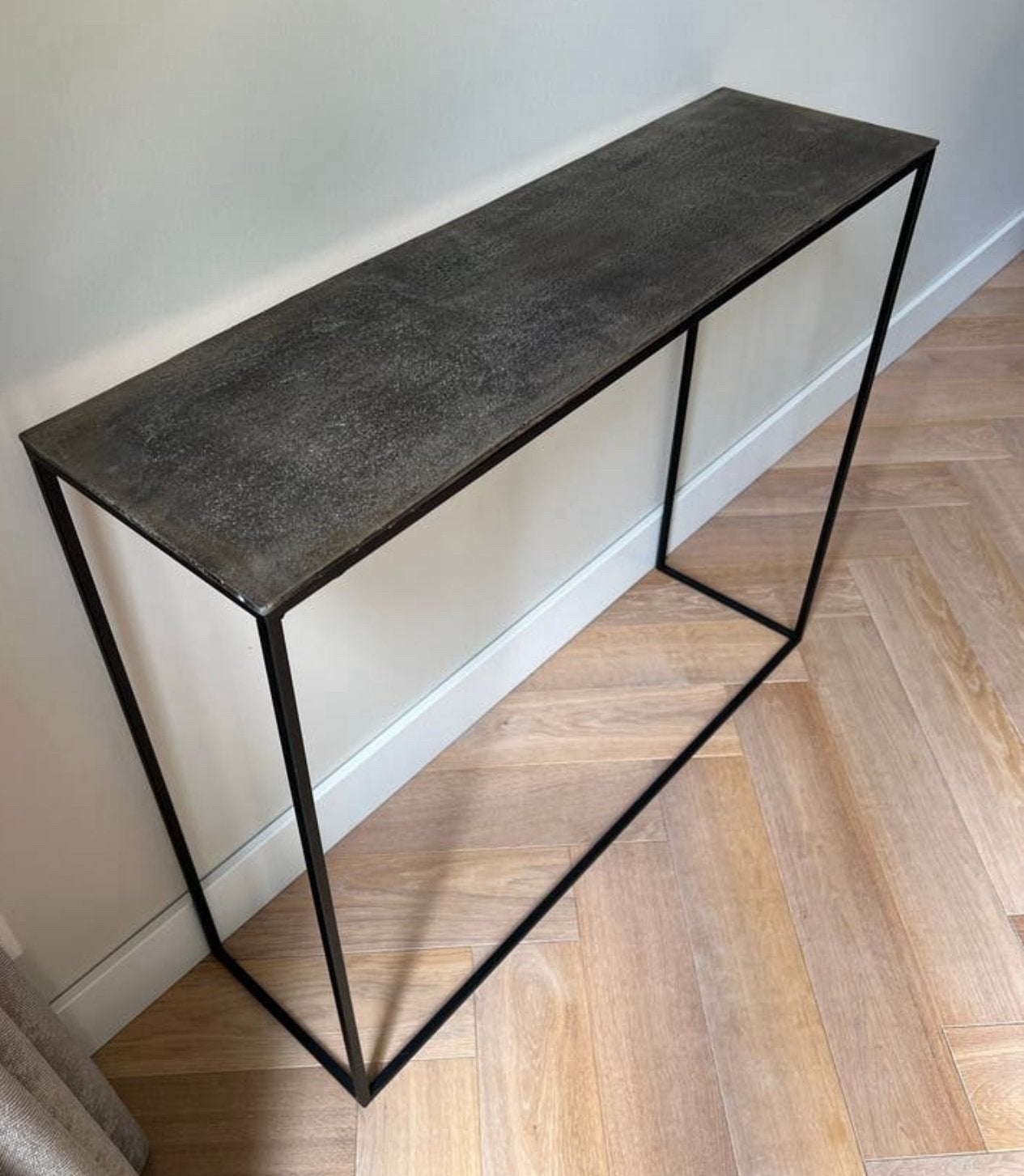 Light and living sidetable staal, Ophalen, Metaal of Aluminium, Zo goed als nieuw, Tijdloos