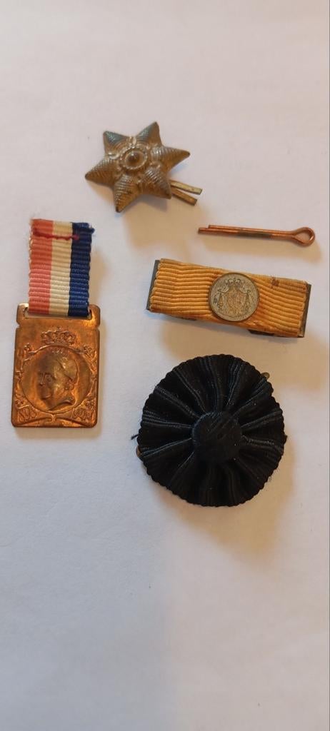 Vintage onderdelen van koninklijke onderscheidingen, Verzamelen, Koninklijk Huis en Royalty, Ophalen of Verzenden, Gebruikt