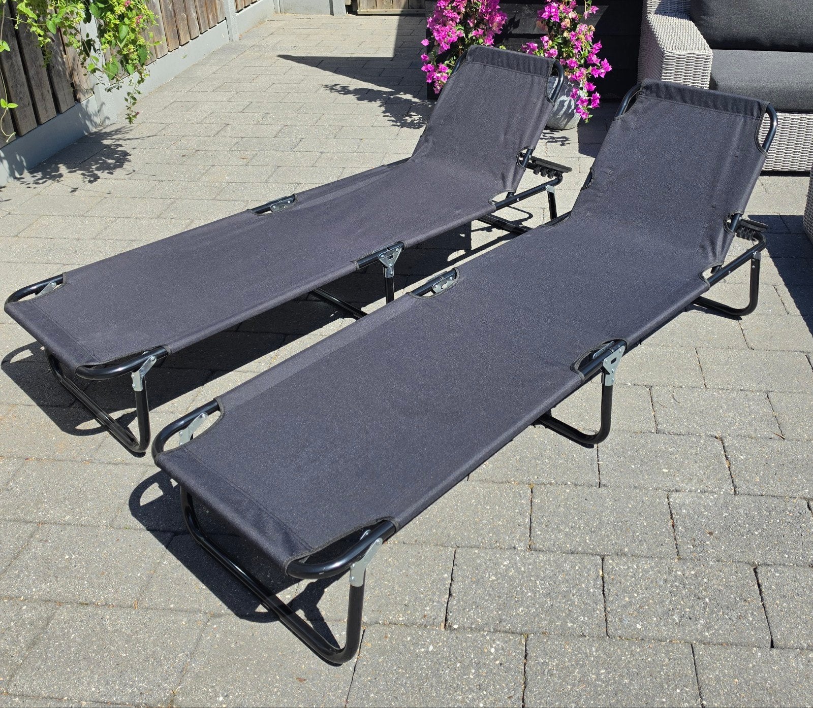 2 mooie grijze ligbedden, Tuin en Terras, Ligbedden, Ophalen, Zo goed als nieuw, Aluminium
