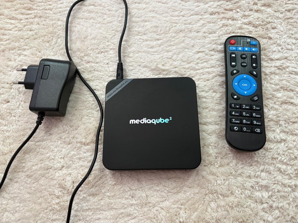 Mediaqube 2 IPTV Android box 4K Wifi Geen Abonnement, Ophalen of Verzenden, Zo goed als nieuw